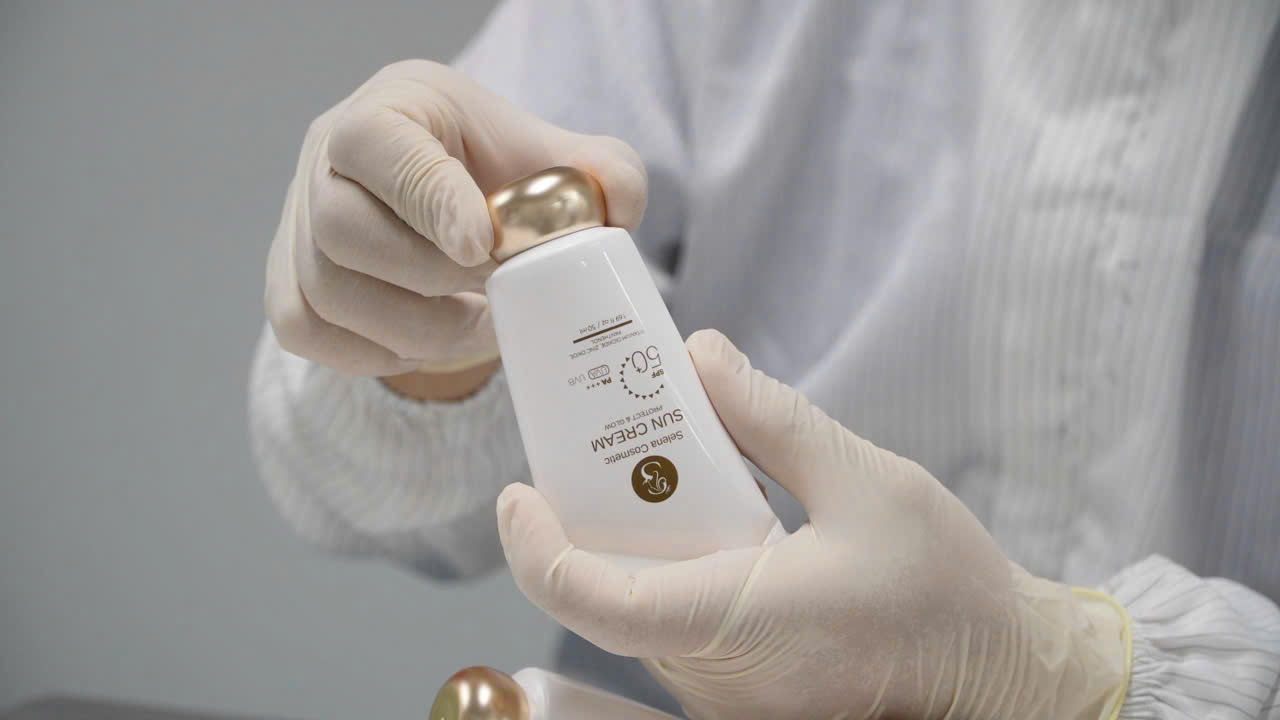 Kem chống nắng Sun Cream (50+ SPF, PA +++, 50ml) - Ảnh 2